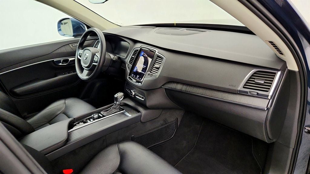 Used 2020 Volvo XC90 T6 Momentum AWD/4WD image 28