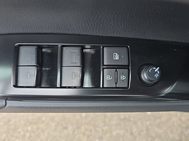 Used 2026 Toyota Camry SE w/ Multimedia Upgrade Package image 27