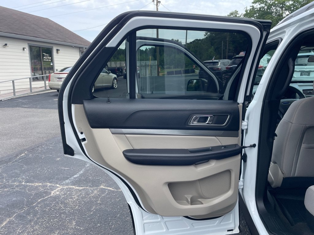 Used 2018 Ford Explorer XLT FWD image 15