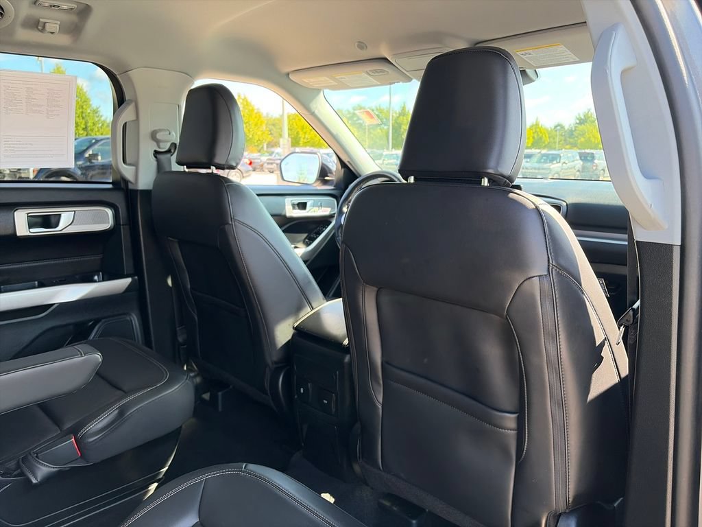 Used 2024 Ford Explorer XLT w/ Equipment Group 202A AWD/4WD image 30