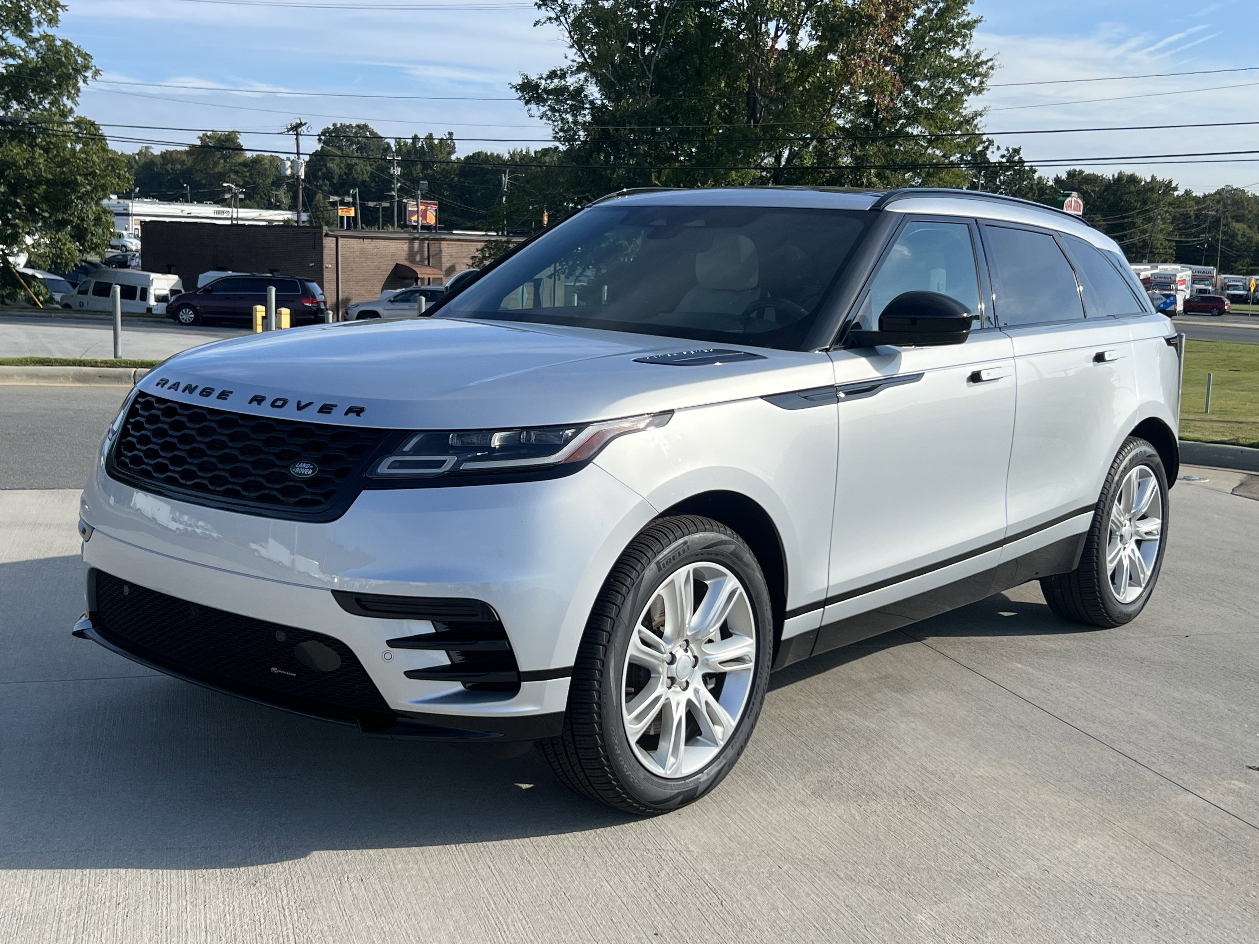 Used 2023 Land Rover Range Rover Velar R-Dynamic S image 2