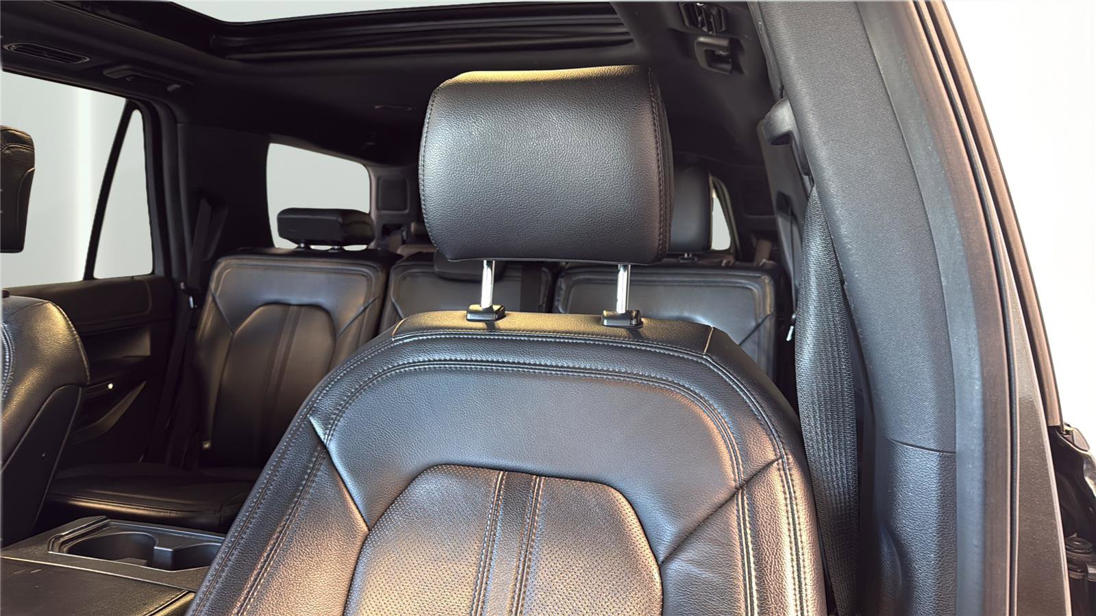 Used 2020 Ford Expedition Limited w/ Special Edition Package AWD/4WD image 25