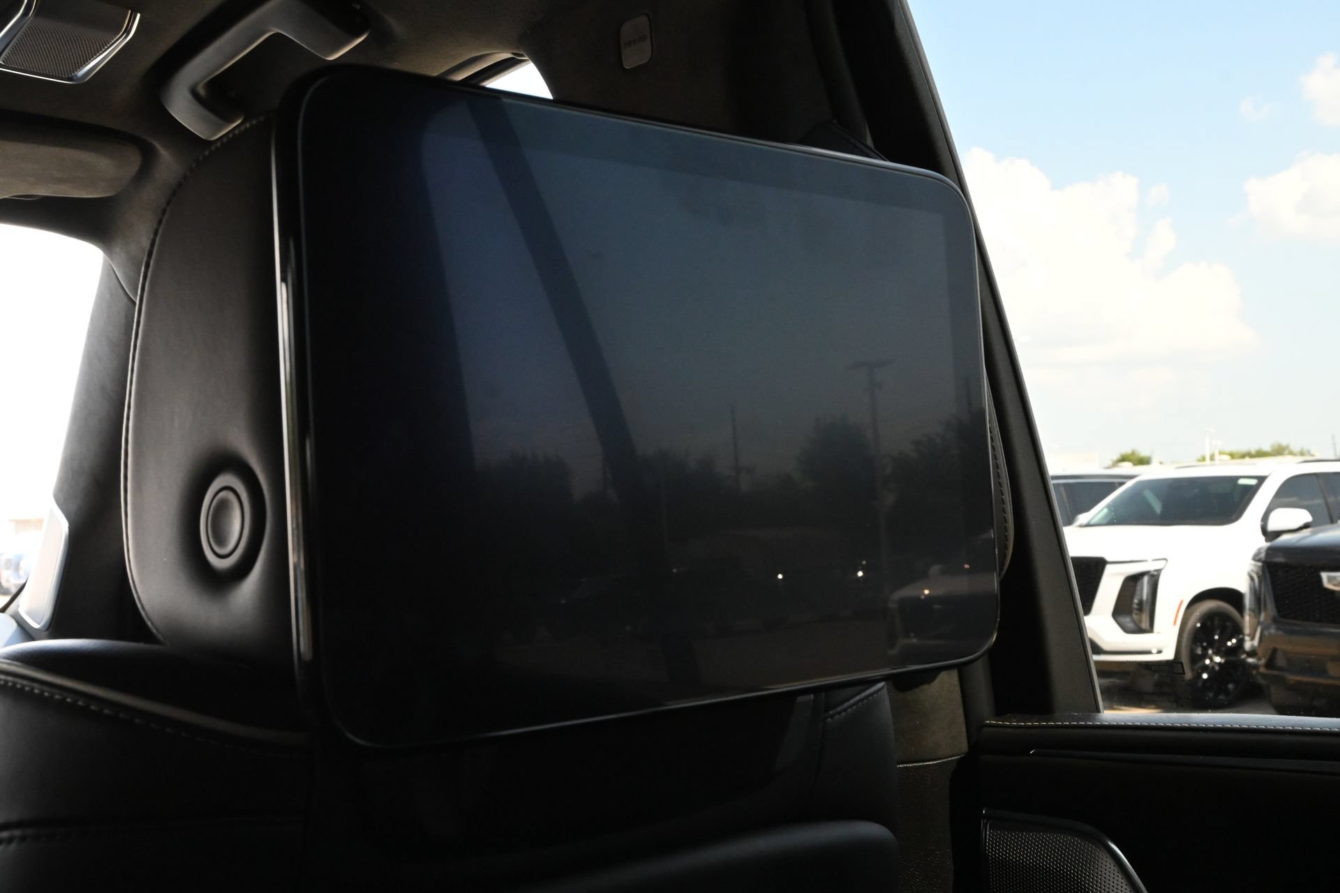 Used 2021 Cadillac Escalade Premium Luxury Platinum AWD/4WD image 16