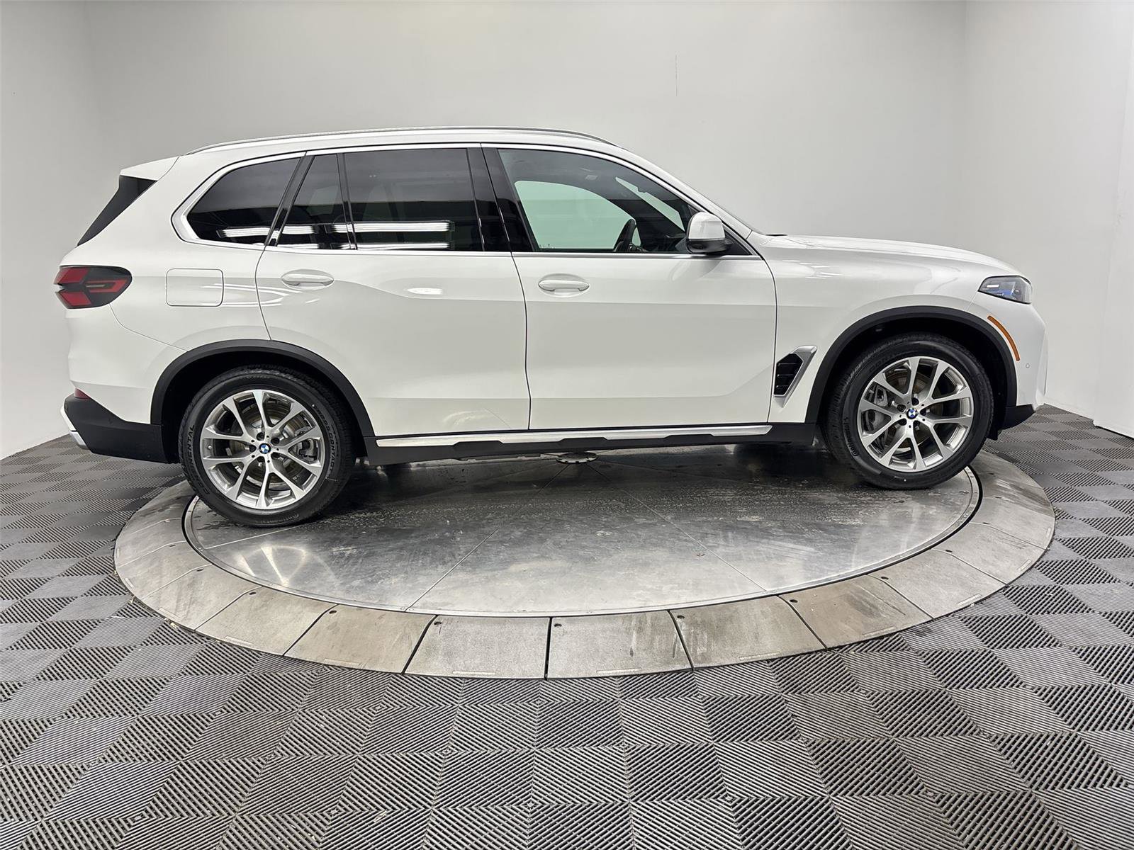 New 2026 BMW X5 xDrive50e w/ Executive Package image 17