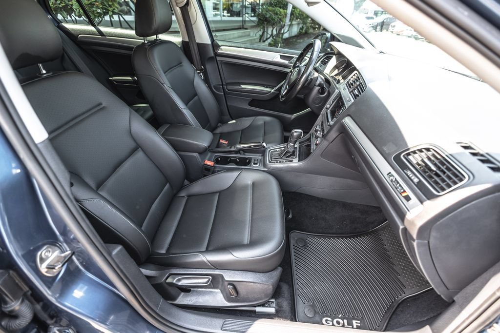Used 2016 Volkswagen Golf SE w/ Lighting Package FWD image 25