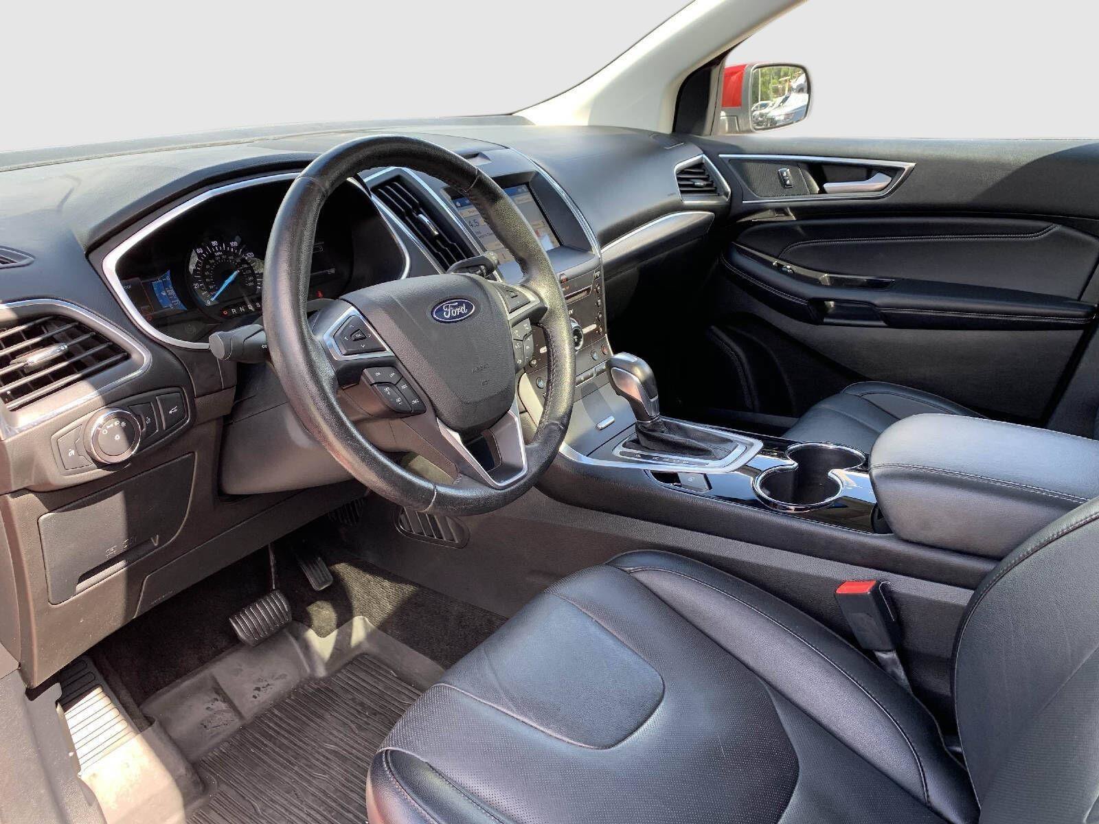 Used 2018 Ford Edge Titanium w/ Equipment Group 301A AWD/4WD image 29