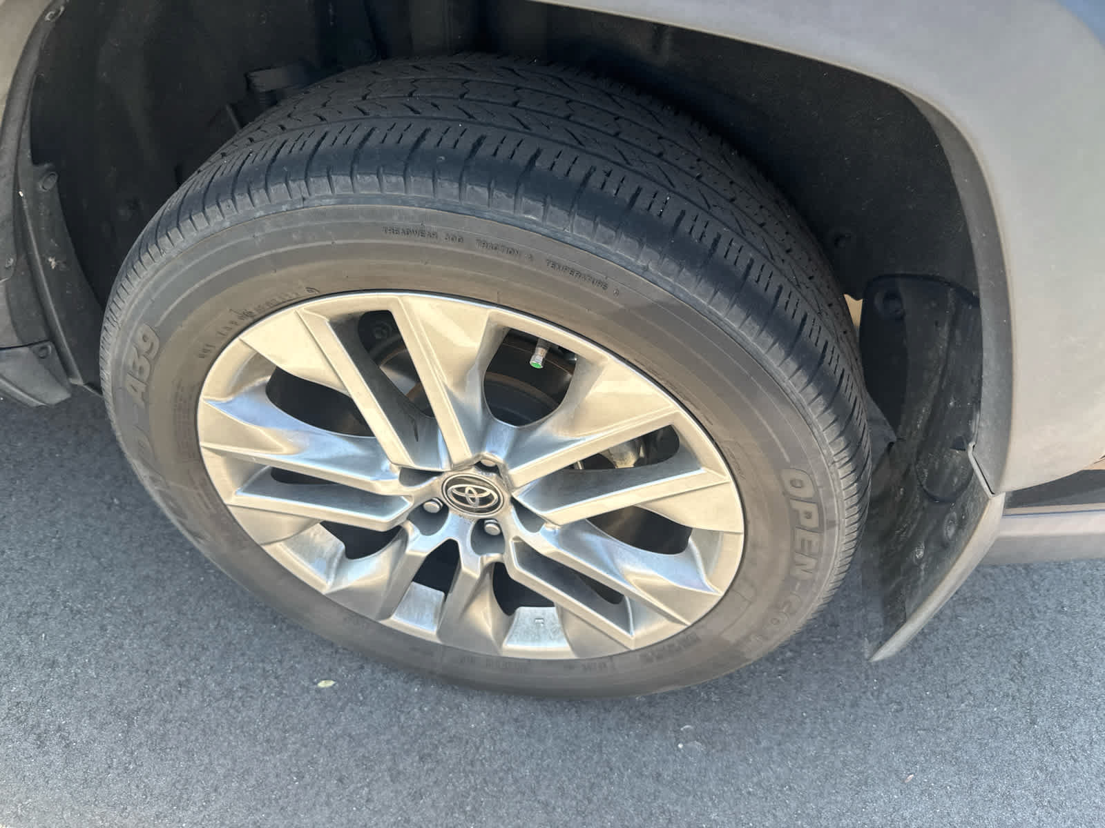 Used 2023 Toyota RAV4 XLE Premium FWD image 5