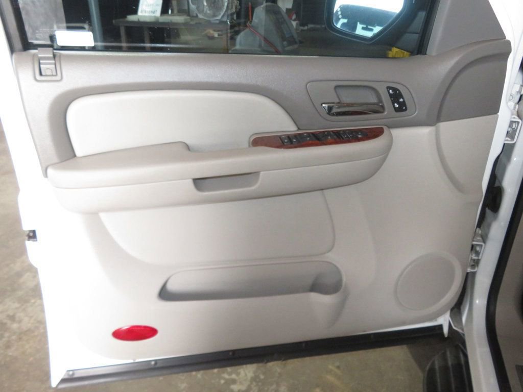 Used 2008 Chevrolet Avalanche LTZ w/ LTZ Preferred Equipment Group image 18