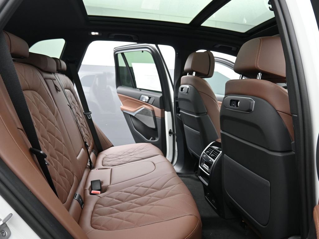New 2026 BMW X5 xDrive40i AWD/4WD image 18