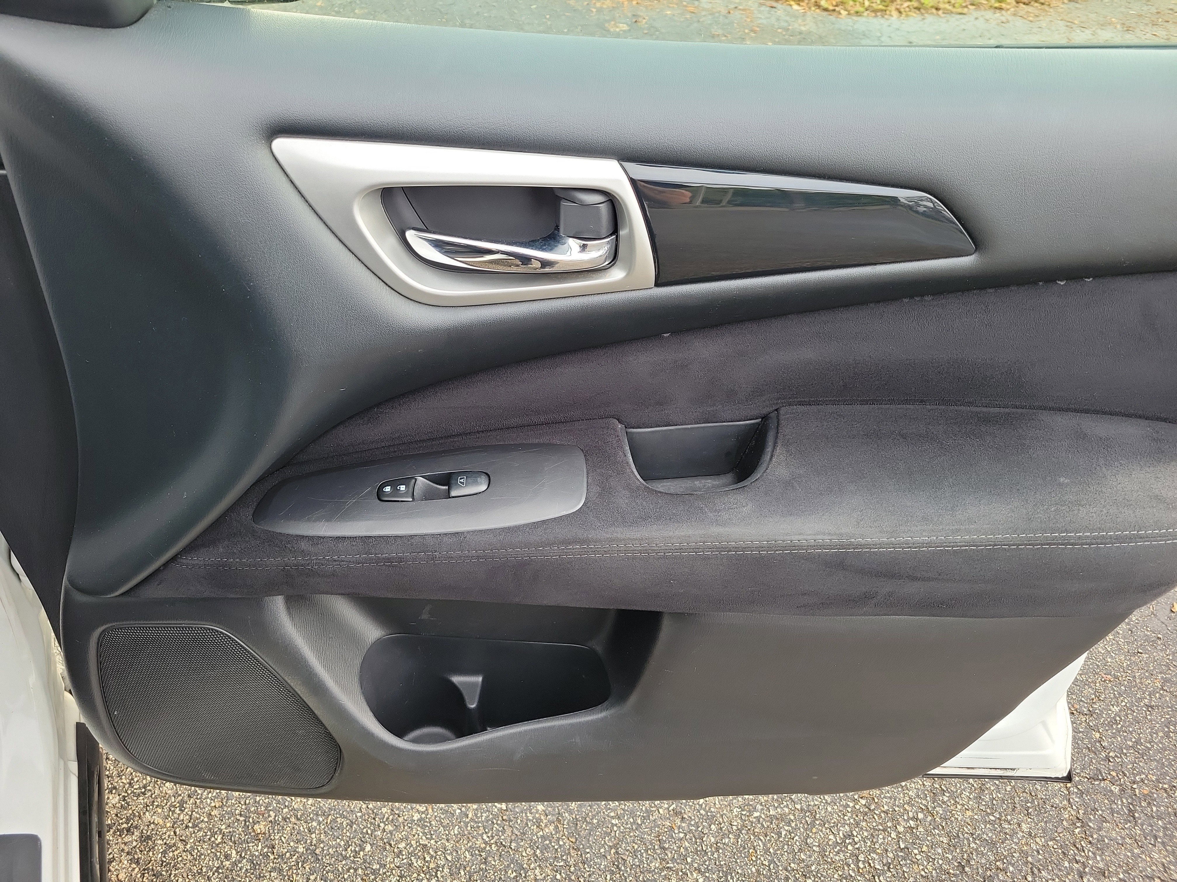 Used 2013 Nissan Pathfinder SV image 10