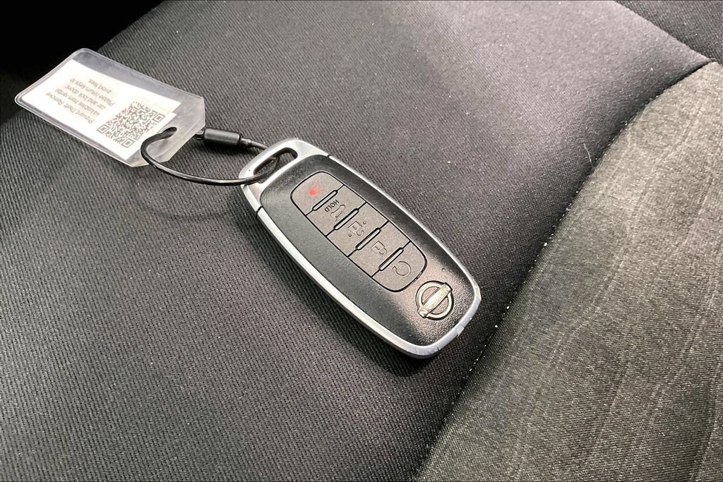 Used 2025 Nissan Pathfinder SV AWD/4WD image 11