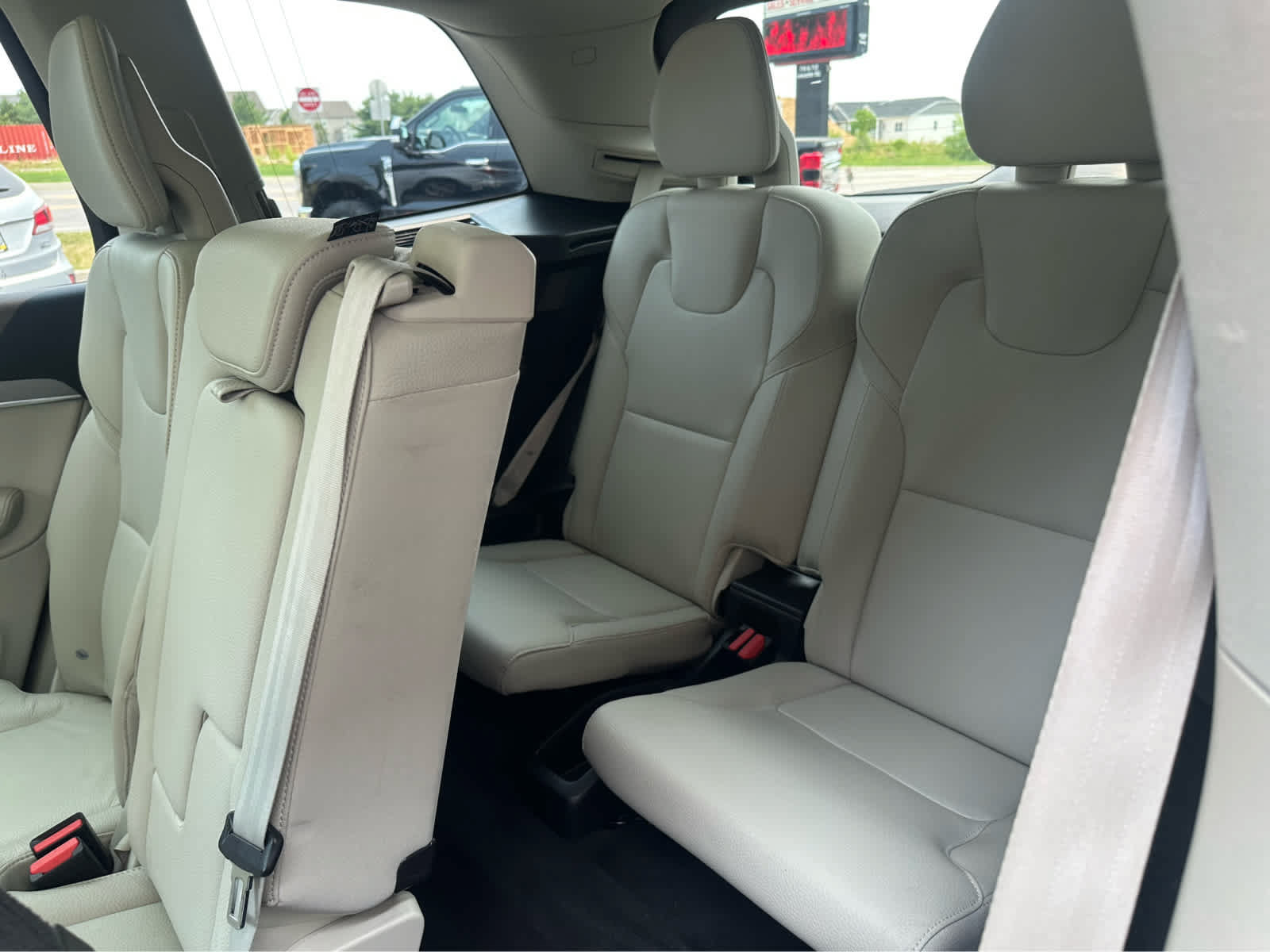 Used 2023 Volvo XC90 B5 Core w/ Protection Package Premier AWD/4WD image 12
