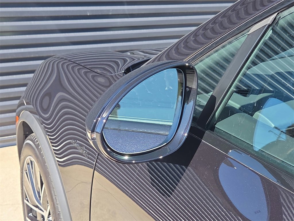 New 2025 Porsche Macan 4S Electric image 30