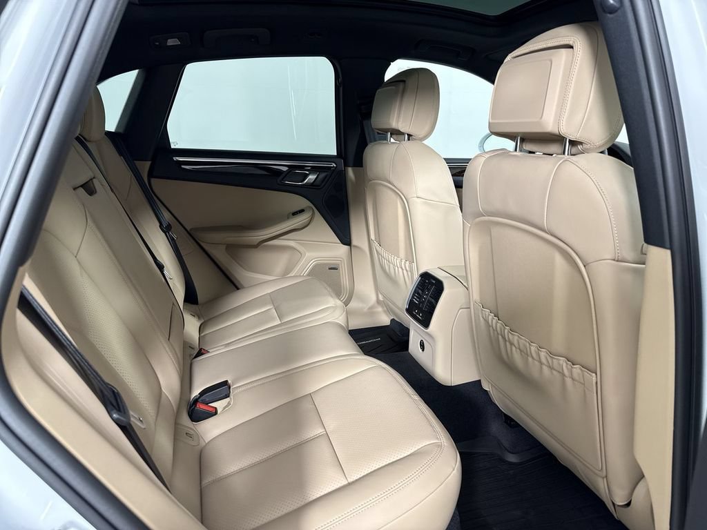 New 2026 Porsche Macan AWD/4WD image 24