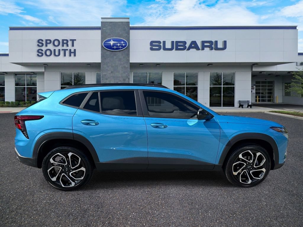 Used 2025 Chevrolet Trax RS w/ Driver Confidence Package FWD image 2
