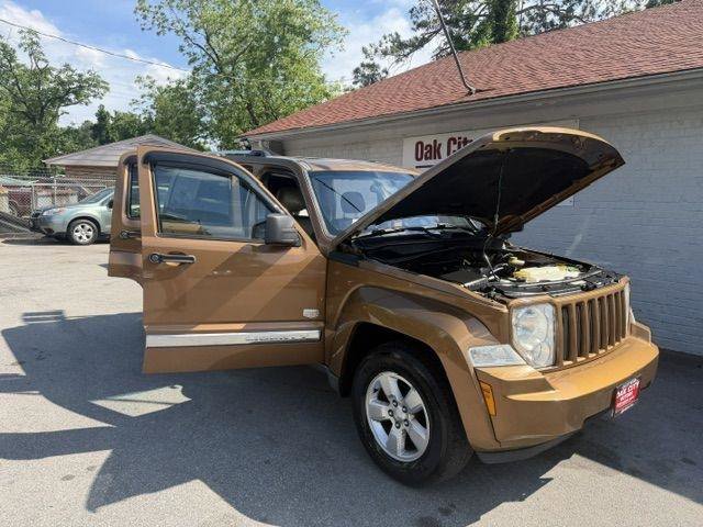 Used 2011 Jeep Liberty 70th Anniversary AWD/4WD image 8