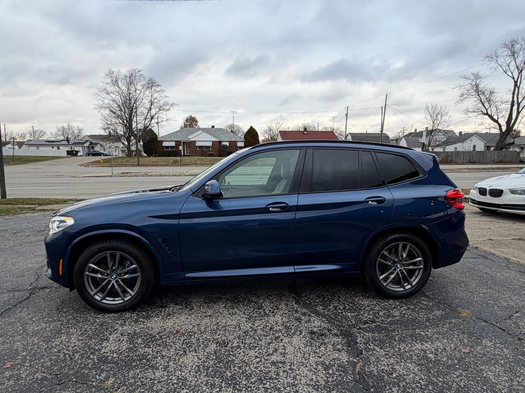 Used 2019 BMW X3 xDrive30i w/ Premium Package Essential image 4