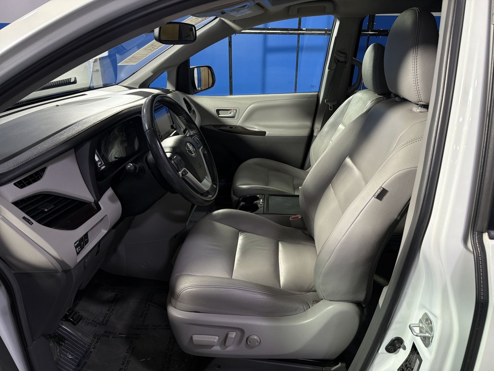 Used 2018 Toyota Sienna XLE Premium FWD image 23