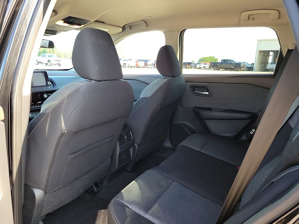 Used 2022 Nissan Rogue SV FWD image 10