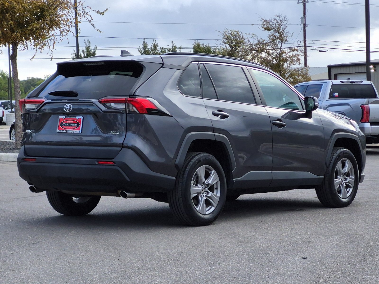 Used 2025 Toyota RAV4 XLE FWD image 5