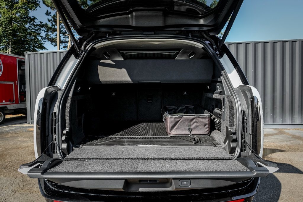 New 2025 Land Rover Range Rover SE image 7