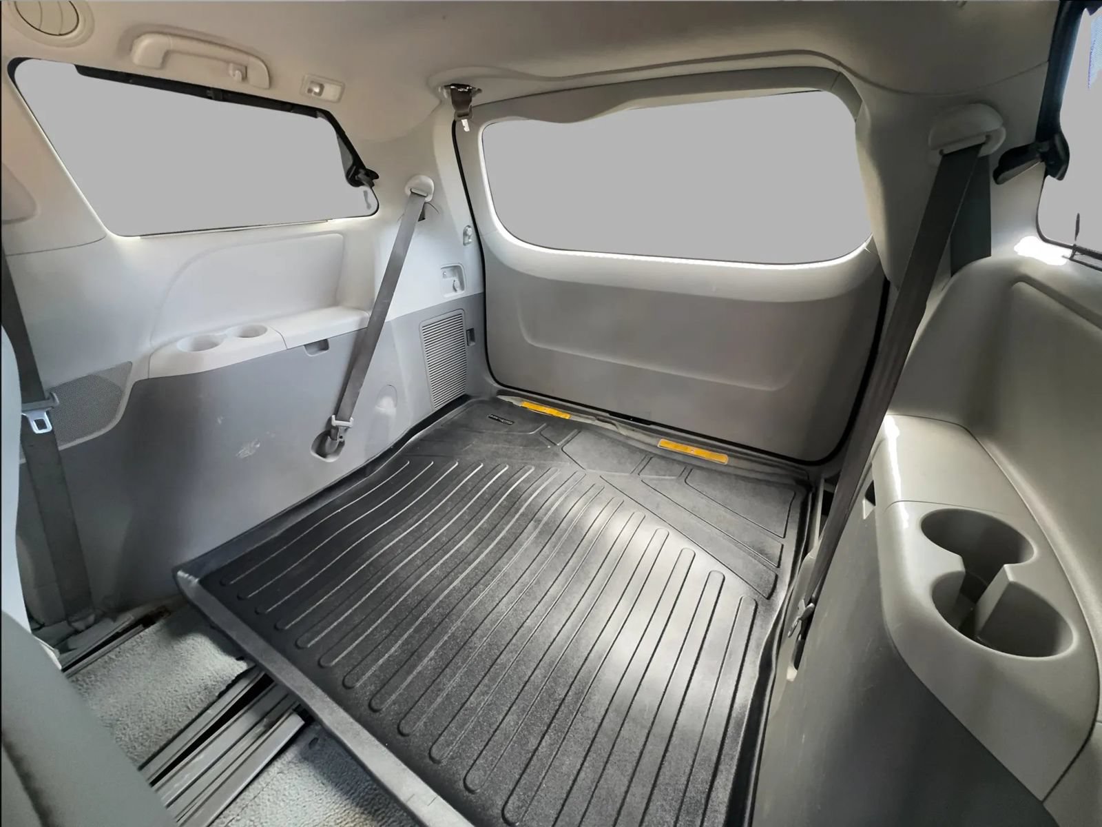 Used 2014 Toyota Sienna XLE FWD image 33