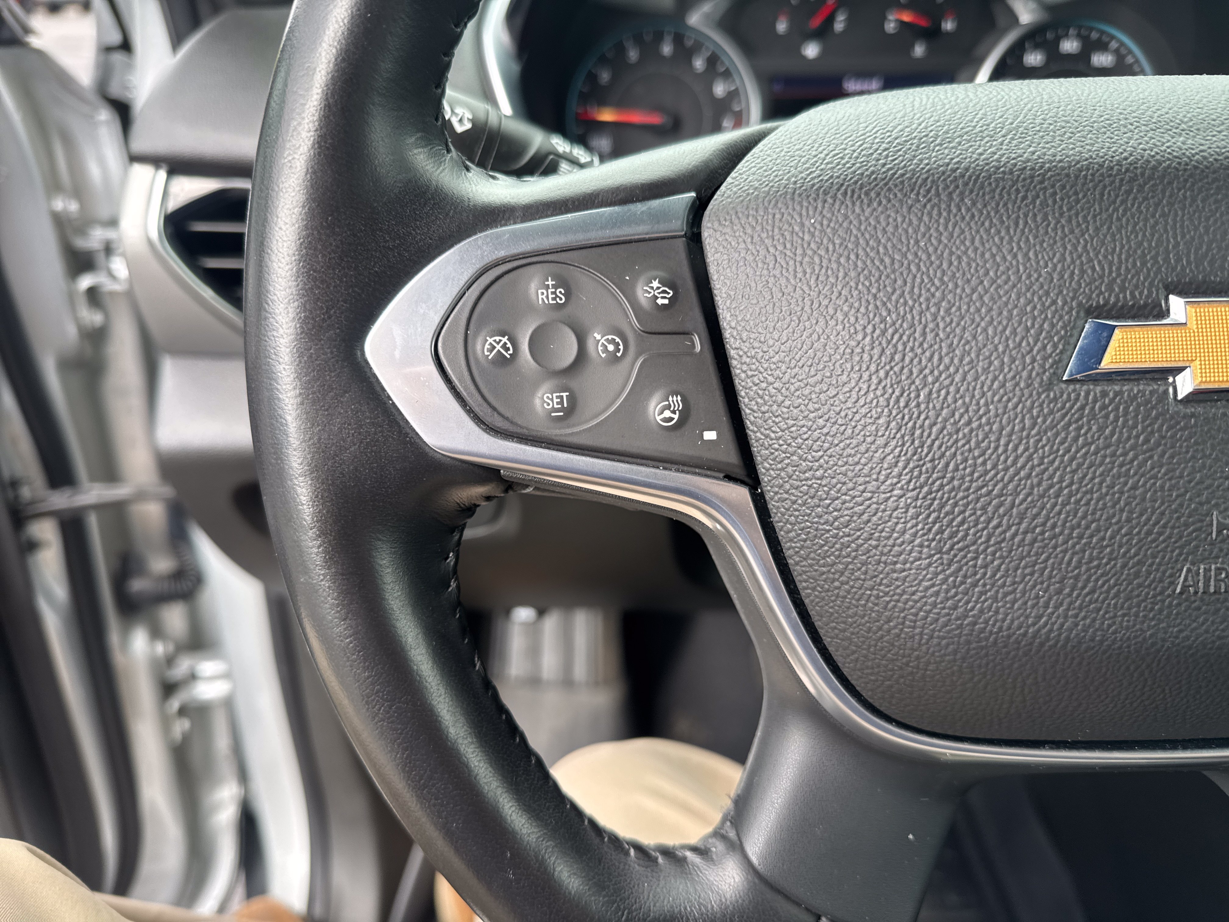 Used 2022 Chevrolet Traverse LT w/ LT Premium Package AWD/4WD image 19