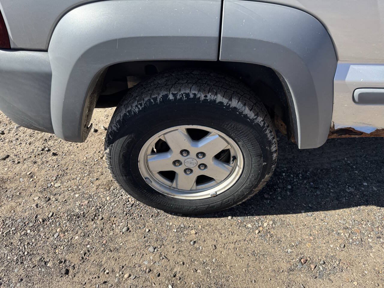 Used 2005 Jeep Liberty Sport AWD/4WD image 11