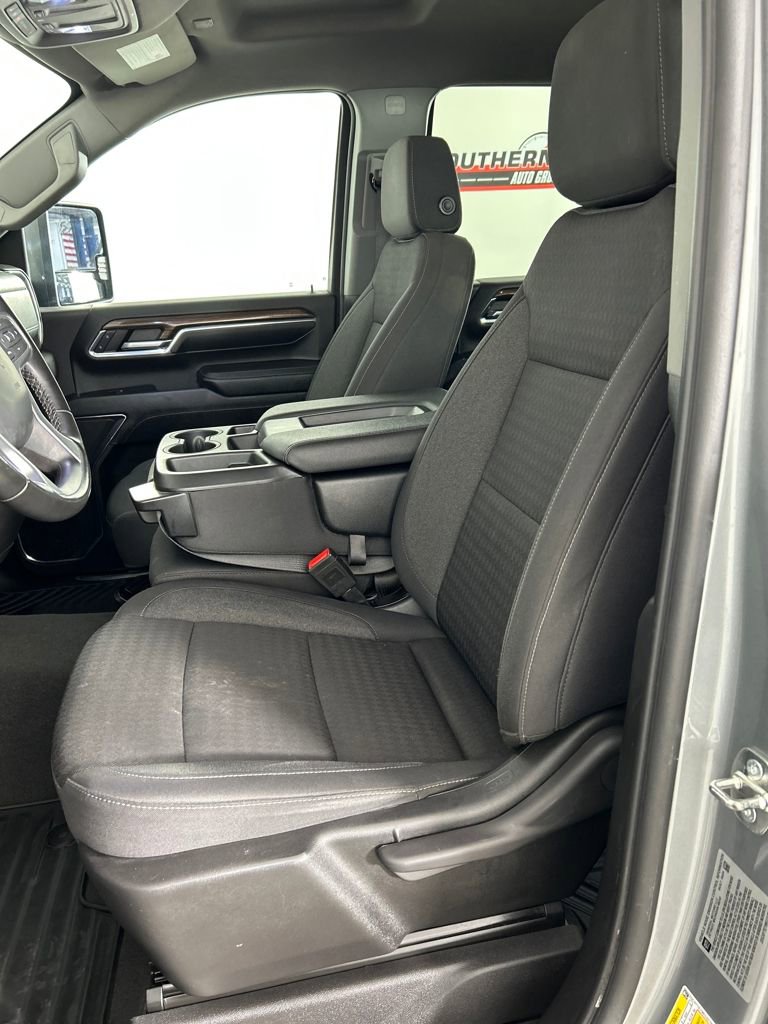 Used 2024 Chevrolet Silverado 3500 LT image 14