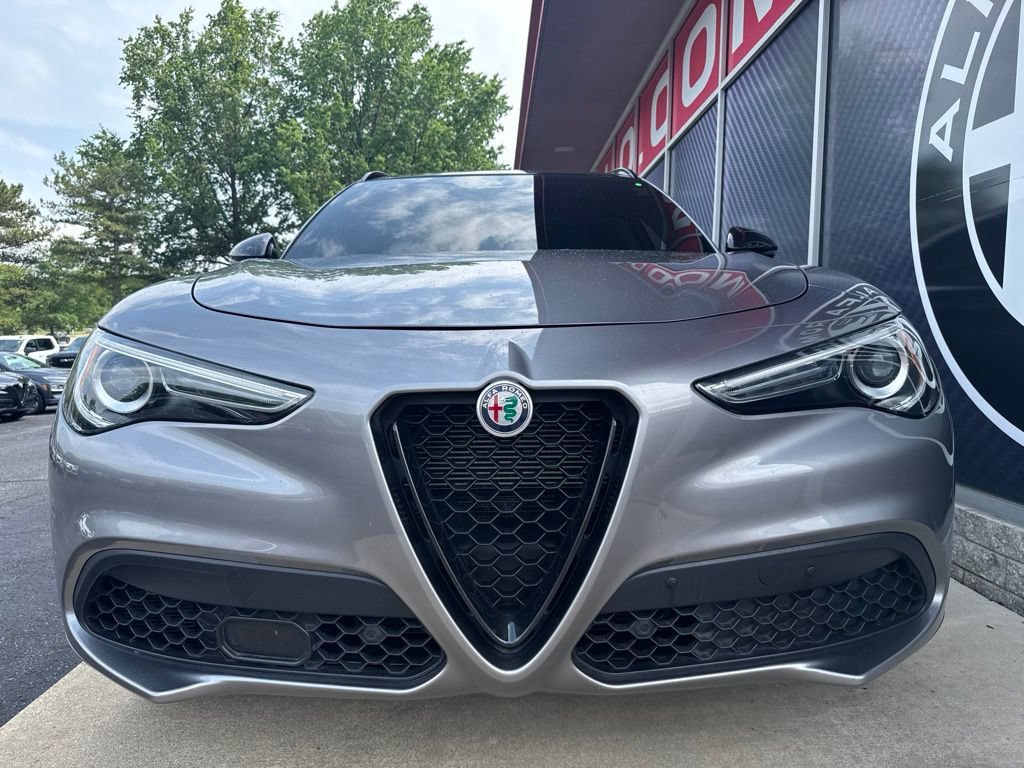 Used 2021 Alfa Romeo Stelvio Ti w/ Nero Edizione AWD/4WD image 8