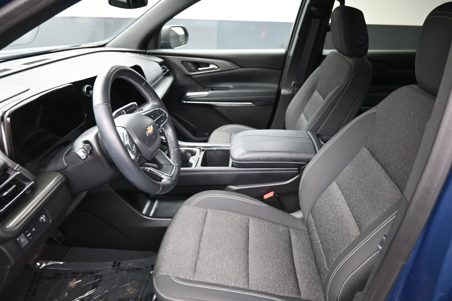Used 2025 Chevrolet Traverse LT FWD image 13