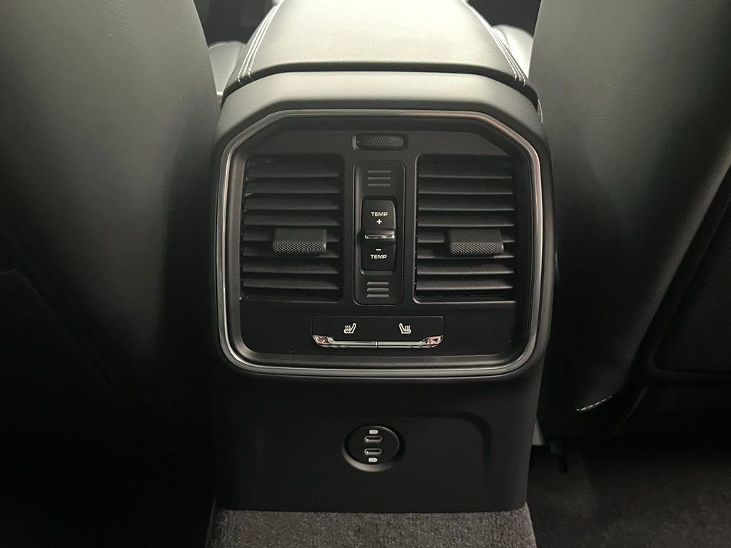 Used 2026 Porsche Macan image 17