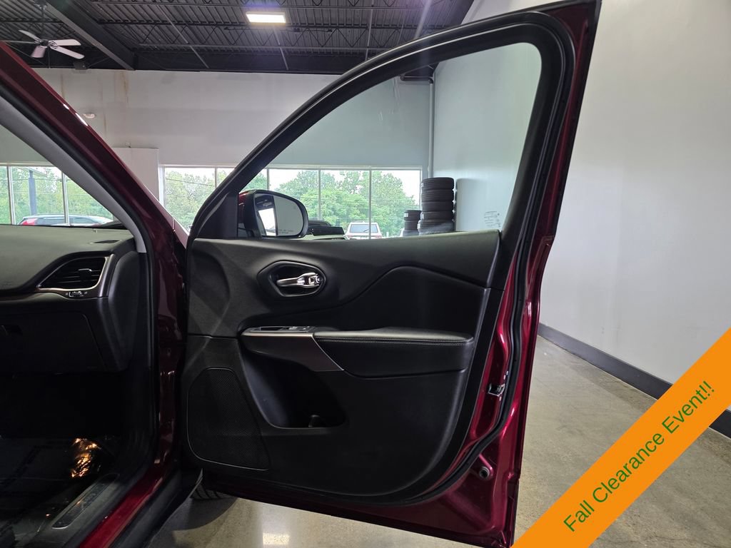 Used 2020 Jeep Cherokee Limited FWD image 22