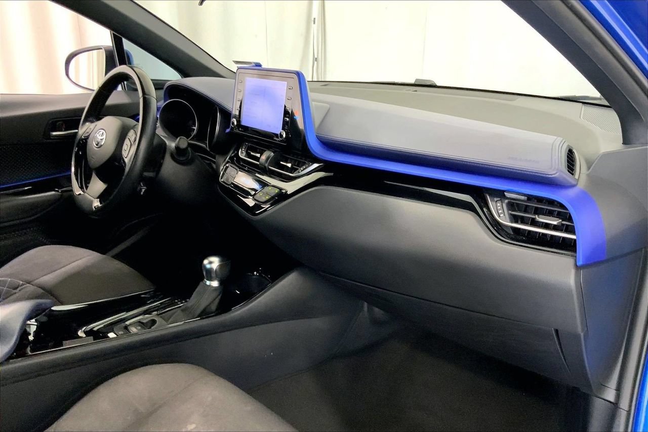 Used 2022 Toyota C-HR XLE FWD image 28