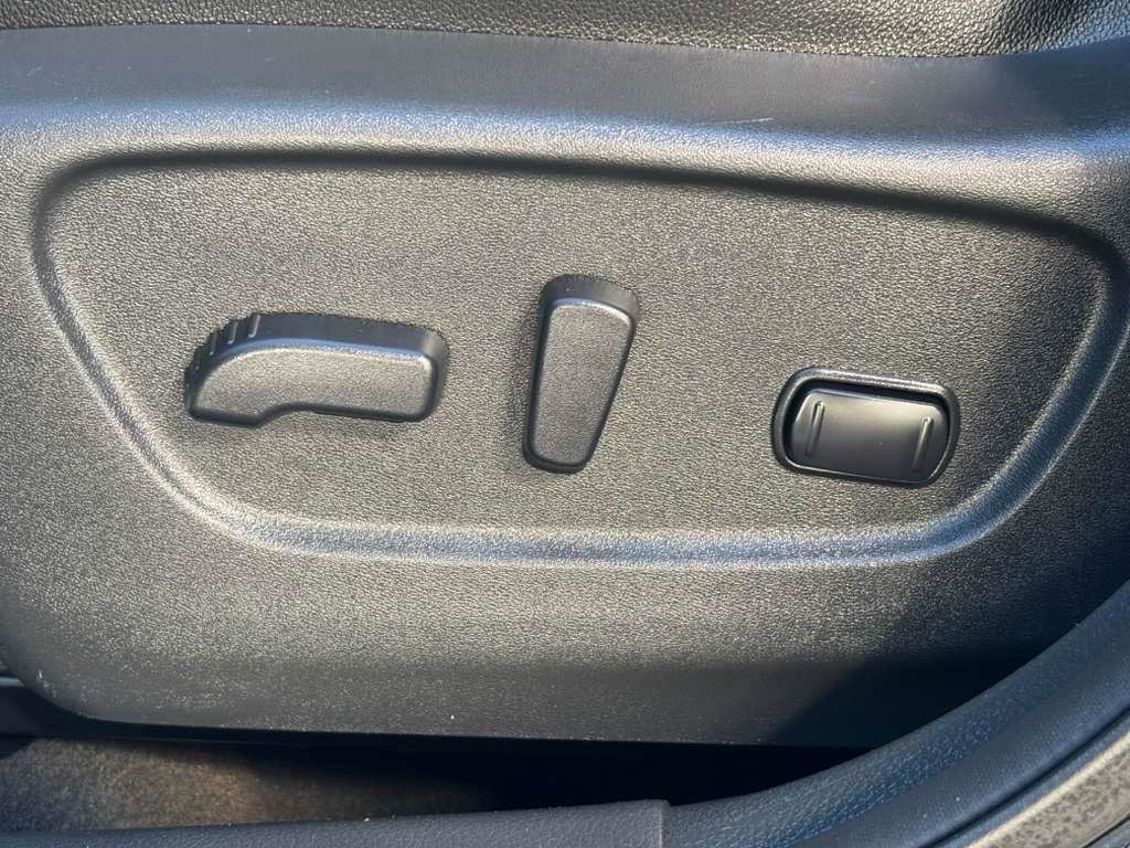 Used 2018 Nissan Rogue SL image 18