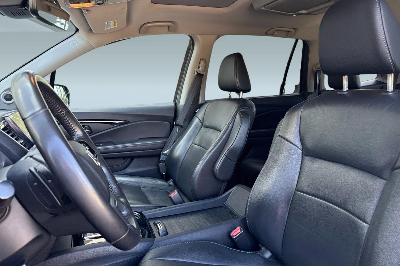 Certified 2020 Honda Pilot Touring image 5
