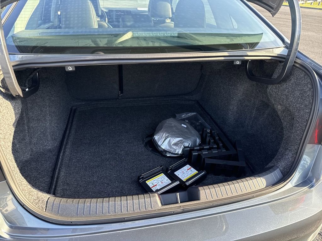 Used 2025 Volkswagen Jetta SE image 42
