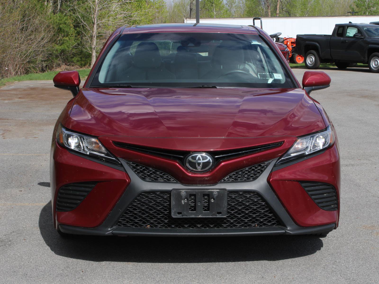 Used 2018 Toyota Camry SE w/ Moonroof Package FWD image 2