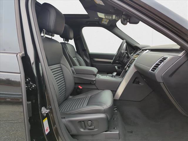 New 2024 Land Rover Discovery Dynamic SE image 7
