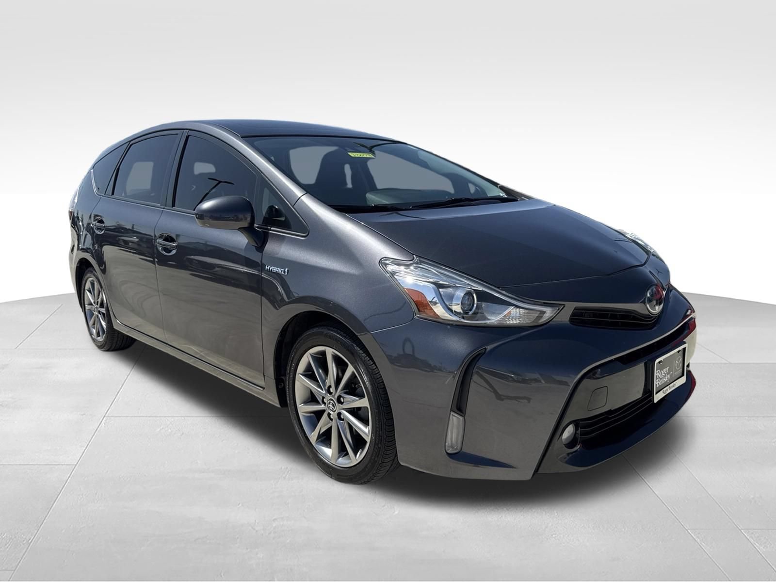Used 2017 Toyota Prius V Five w/ Advanced Technology Package FWD image 3