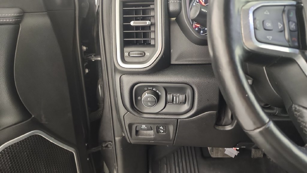 Used 2019 RAM 1500 Laramie AWD/4WD image 23