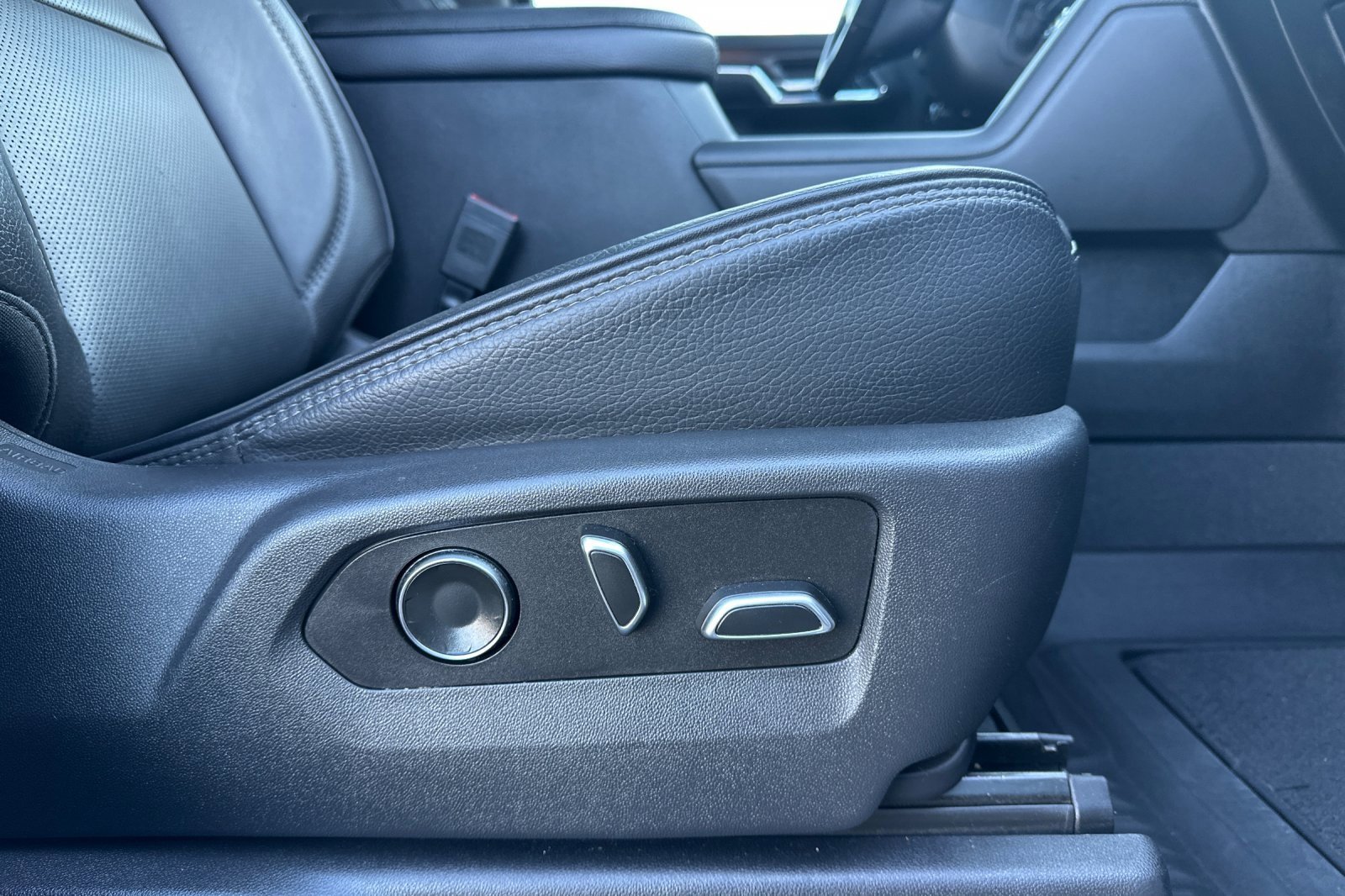 Used 2024 GMC Sierra 3500 Denali w/ Denali Reserve Package image 22