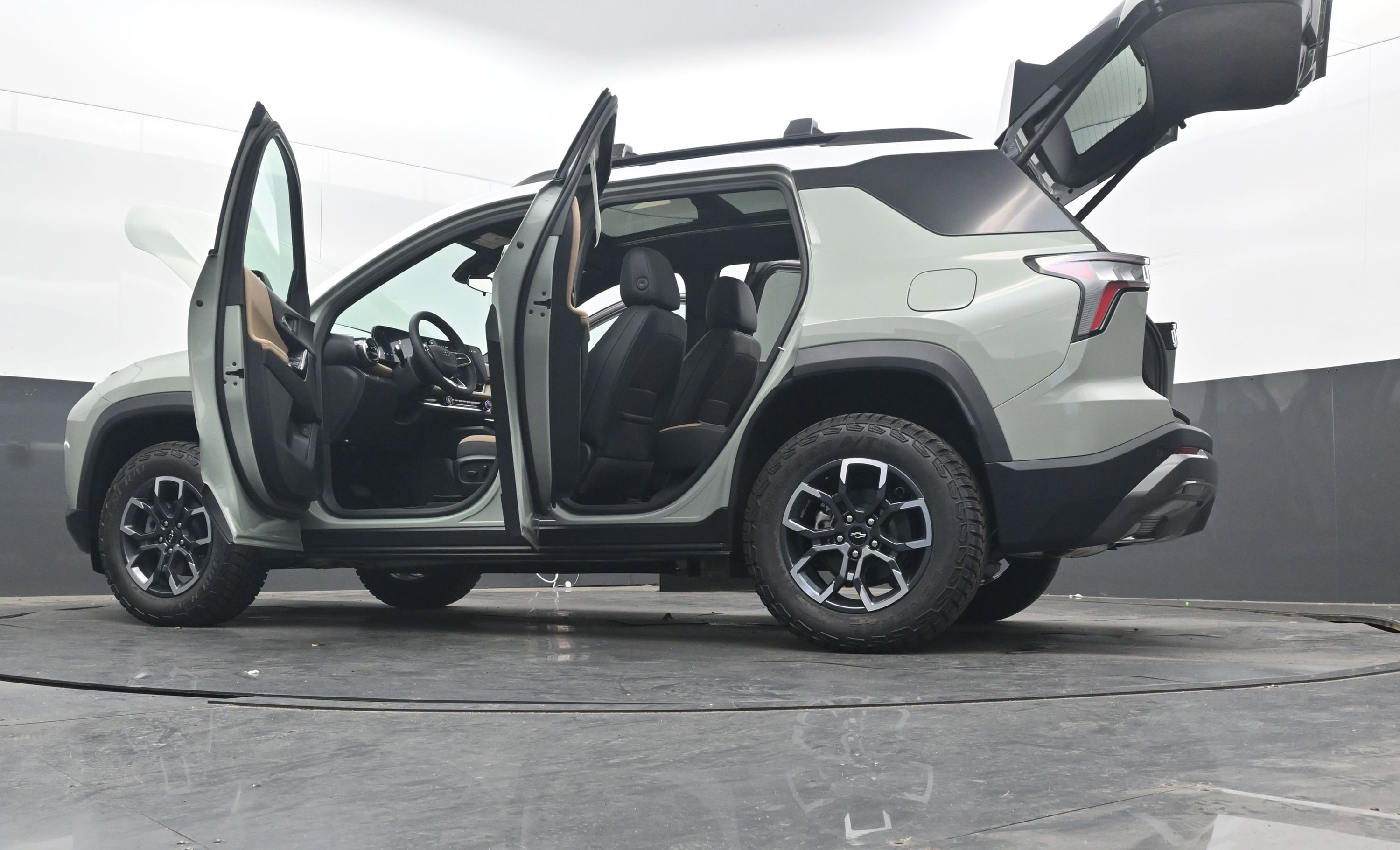 Used 2026 Chevrolet Equinox ACTIV w/ LPO, Floor Liner Package image 45