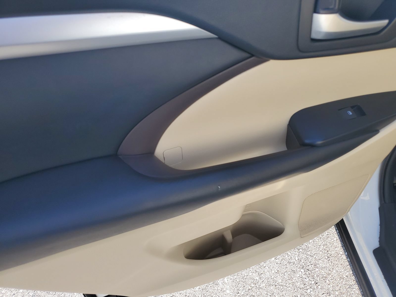 Used 2019 Toyota Highlander XLE AWD/4WD image 15