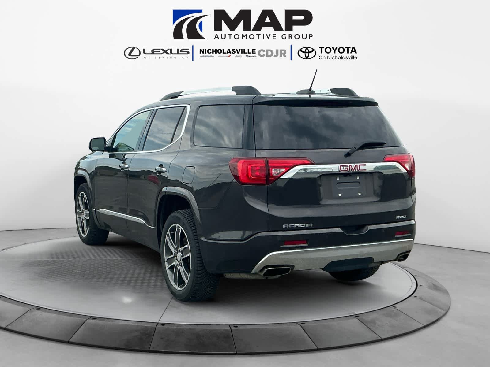 Used 2018 GMC Acadia Denali w/ Technology Package AWD/4WD image 3