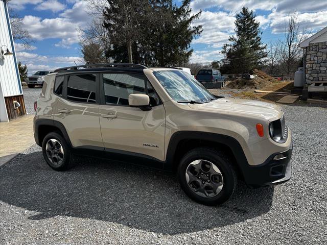Used 2016 Jeep Renegade Latitude w/ Cold Weather Group image 4