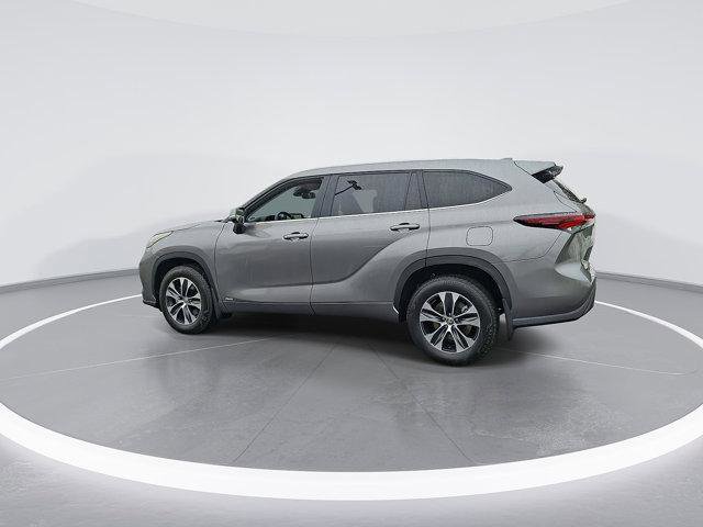 Certified 2026 Toyota Highlander XLE image 8