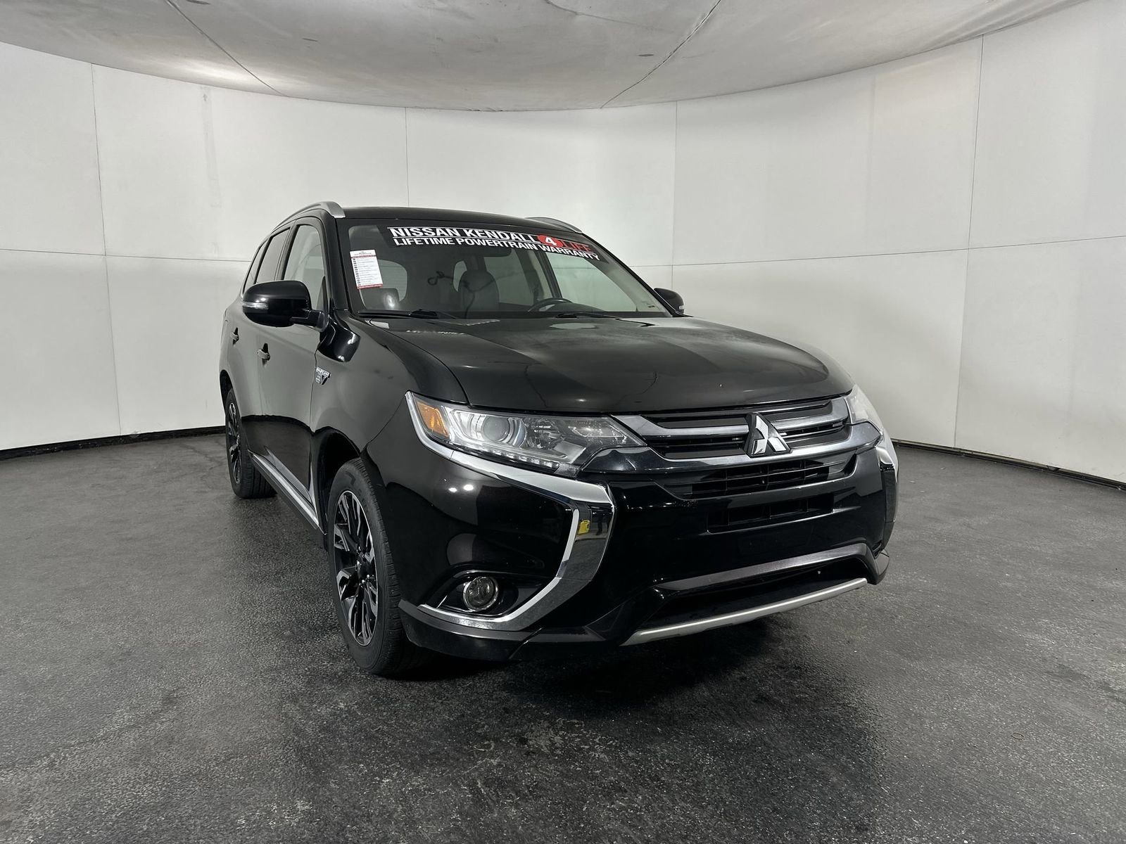 Used 2018 Mitsubishi Outlander SEL image 2