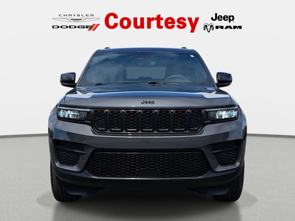 Used 2024 Jeep Grand Cherokee Altitude AWD/4WD image 10