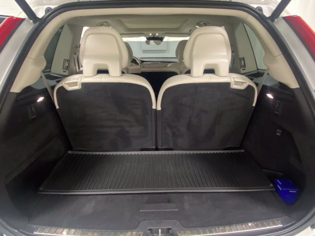 Used 2021 Volvo XC90 T5 Momentum w/ Protection Package AWD/4WD image 9